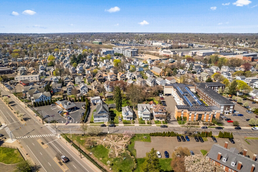 More Photos Of 543 Ellsworth St, Bridgeport Apartments For Sale