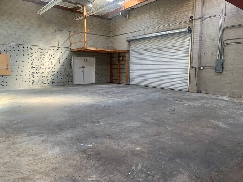 More Photos Of 840 Old County Rd, Belmont Warehouse For Lease