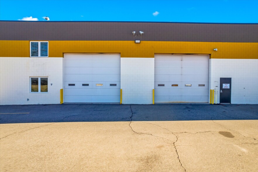 More Photos Of 3321 Mike Collins Dr, Eagan Service For Lease