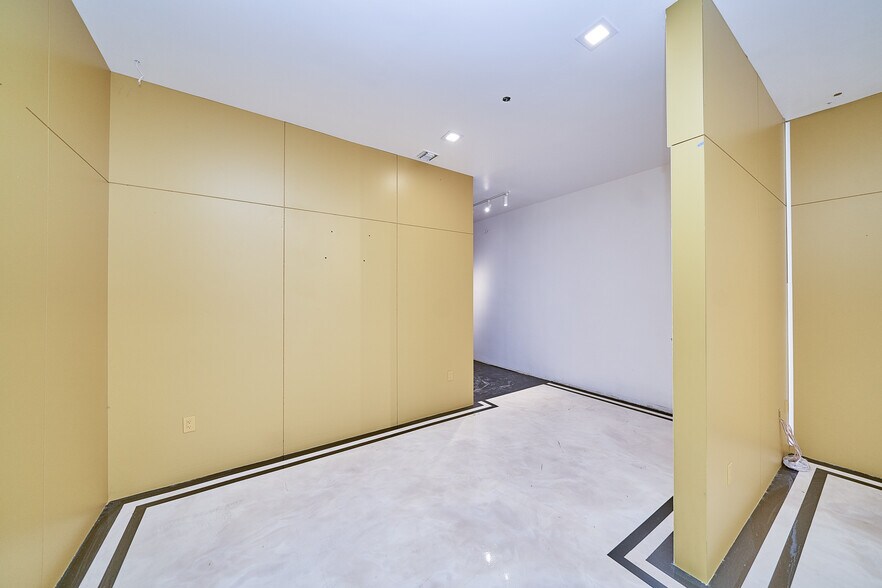 More Photos Of 112-122 S Robertson Blvd, Los Angeles Storefront Retail Office For Sale