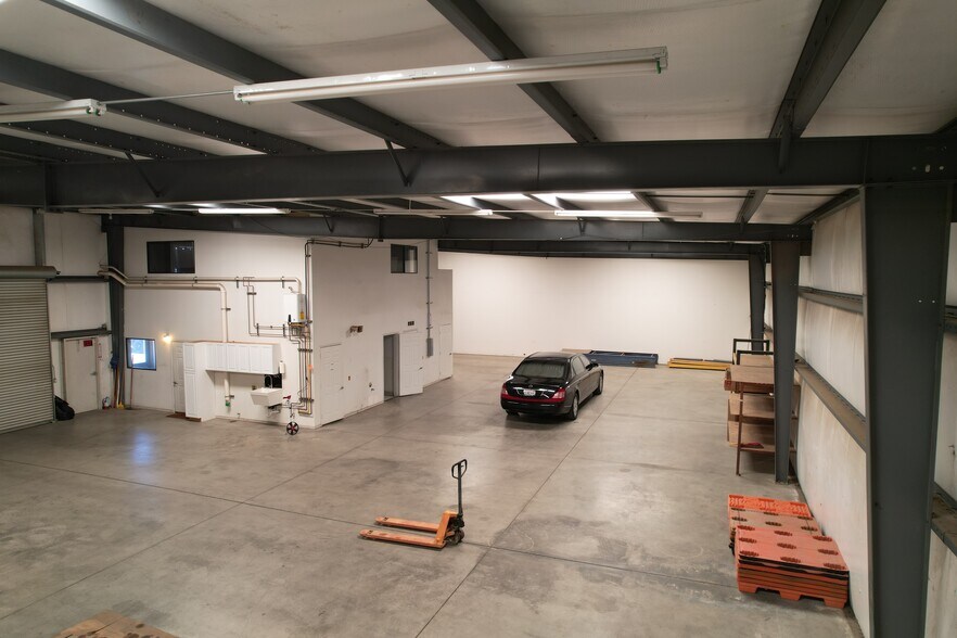 More Photos Of 5401 Gasoline Alley Dr, Bakersfield Service For Lease