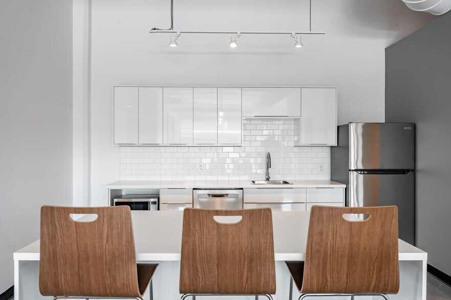 More Photos Of 6750 Av de l'Esplanade, Montréal Loft Creative Space For Lease