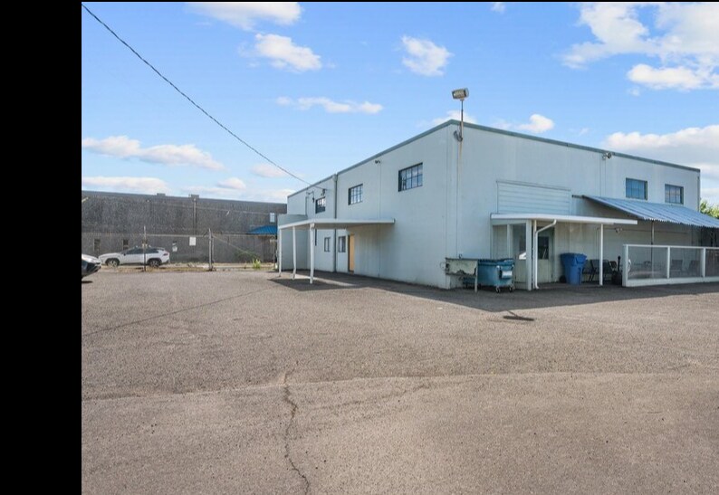 More Photos Of 1375 13th St SE, Salem Office For Sale
