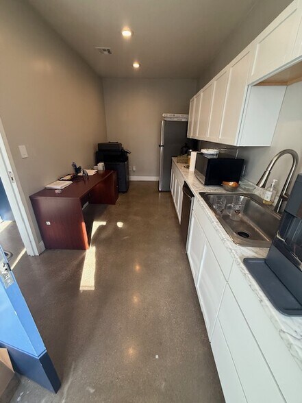 More Photos Of 5553-5555 S Peoria Ave, Tulsa Office For Lease