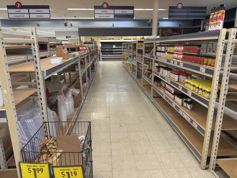 More Photos Of 12030 Park Ln, Wolcott Supermarket For Lease