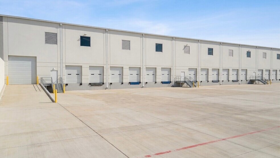 More Photos Of Anserra Trl, Katy Distribution For Lease