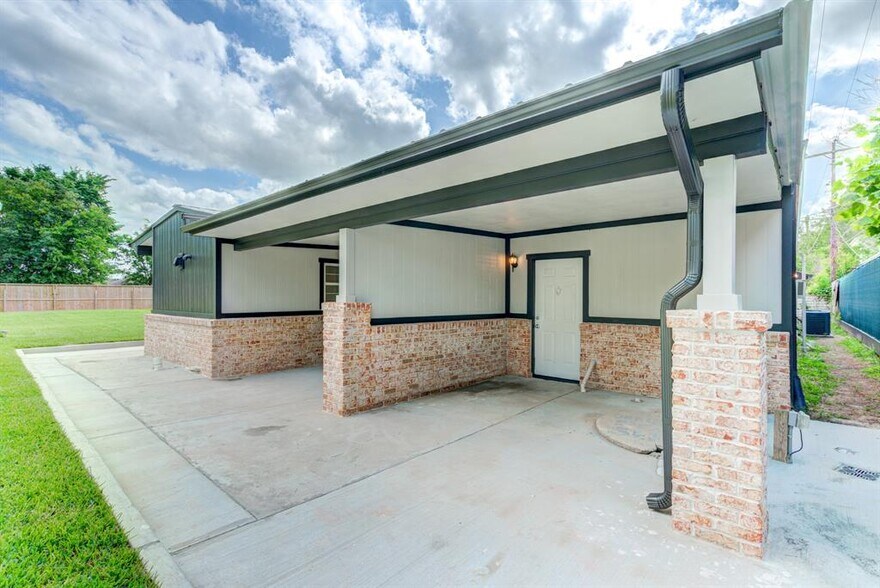 More Photos Of 2127-1 Maximilian St, Houston Apartments For Sale