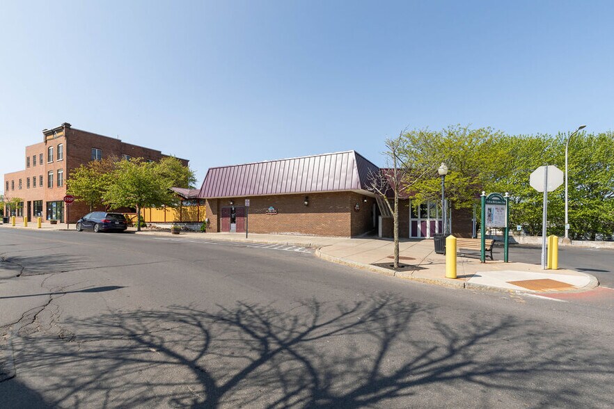 More Photos Of 24 S First St, Fulton Restaurant For Sale