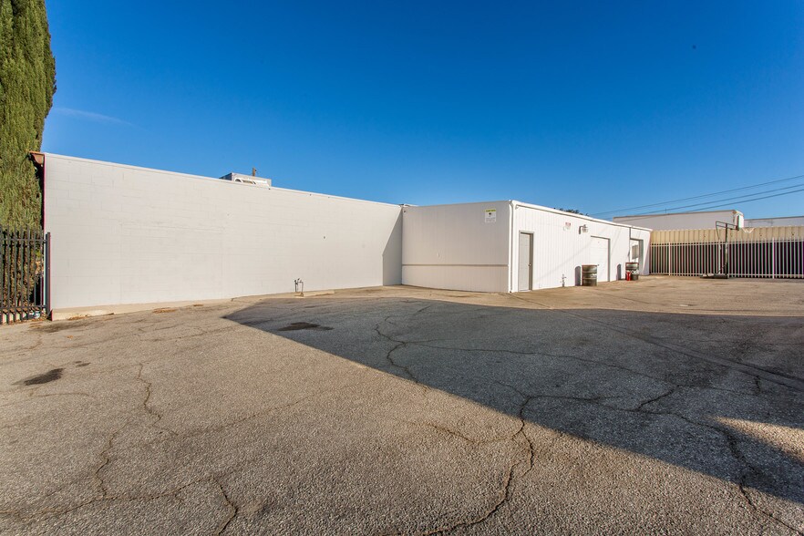 More Photos Of 22414 13th St, Newhall Contractor Storage Yard For Lease