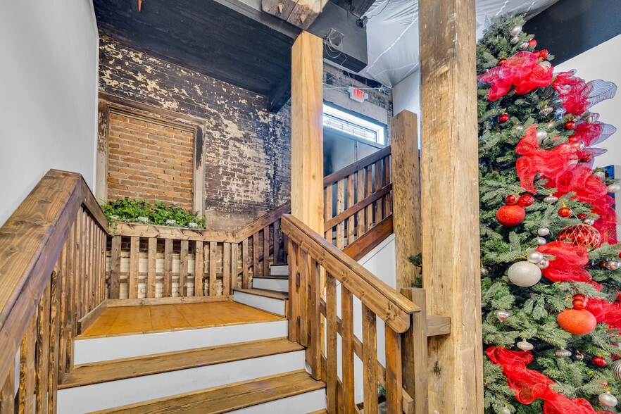 More Photos Of 1642 S Broad St, Commerce General Retail For Lease