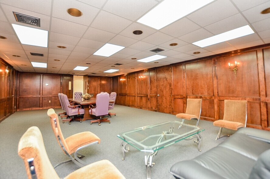 More Photos Of 3914 Fairhill Dr, Houston Office For Lease