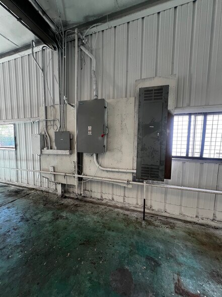 More Photos Of 6827 La Paseo St, Houston Warehouse For Lease