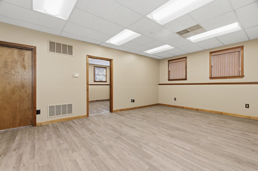 More Photos Of 352 Park Ave, Woonsocket Office For Sale
