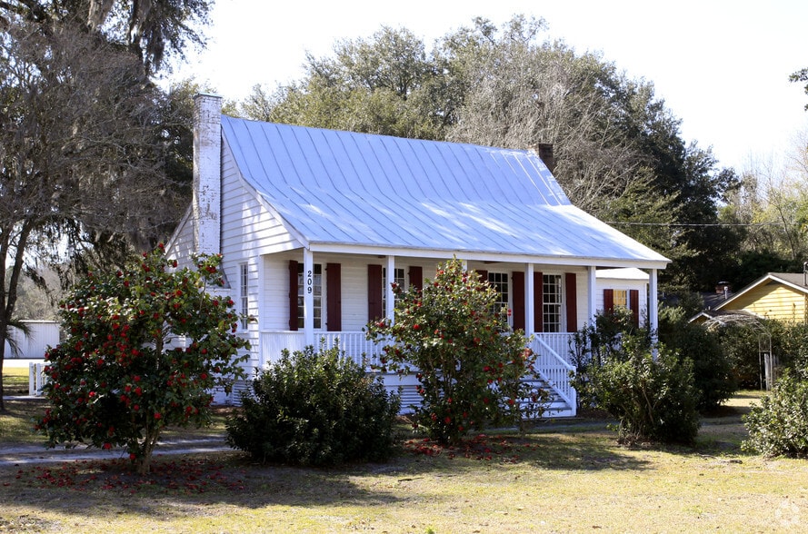 More Photos Of 209 Stallsville Rd, Summerville Office For Lease