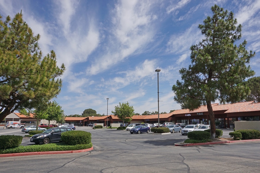 More Photos Of 1915-1989 W Avenue L, Lancaster Unknown For Lease