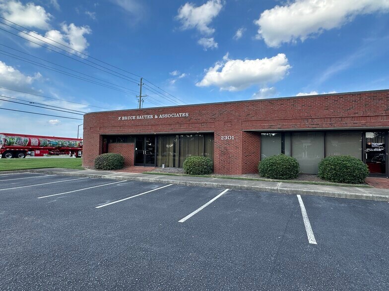 Primary Photo Of 2301 Executive Cir, Greenville Medical For Lease