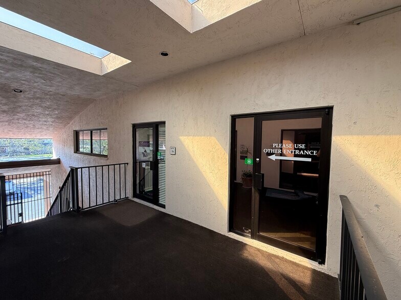 More Photos Of 5550 26th St, Bradenton Medical For Sale