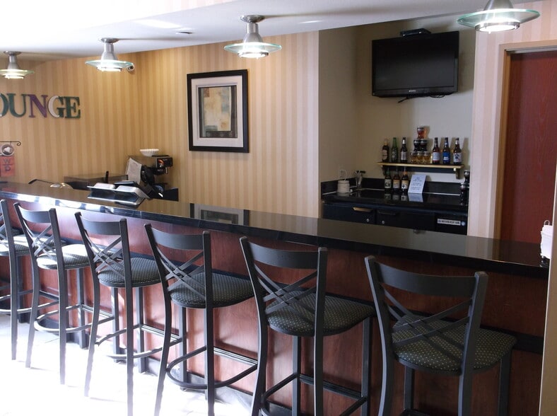 More Photos Of 1515 Planeview Dr, Oshkosh Hotel For Sale