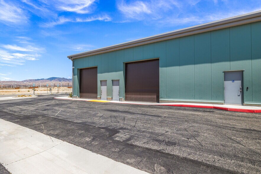 More Photos Of 18194 Blue Dream Crossing, Desert Hot Springs Manufacturing For Sale