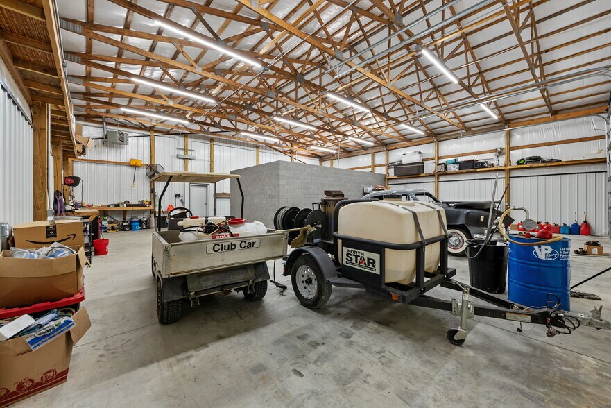 More Photos Of 26091 OK-51, Wagoner Showroom For Sale