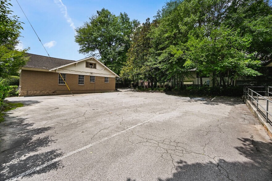 More Photos Of 1624 NE Piedmont Ave, Atlanta Medical For Sale