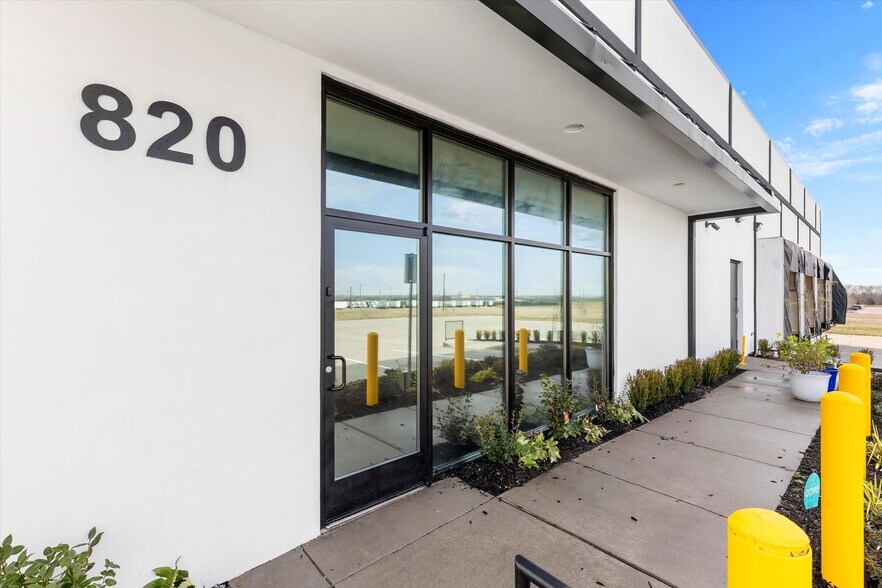 More Photos Of 820 S Central Expy, Anna Warehouse For Sale