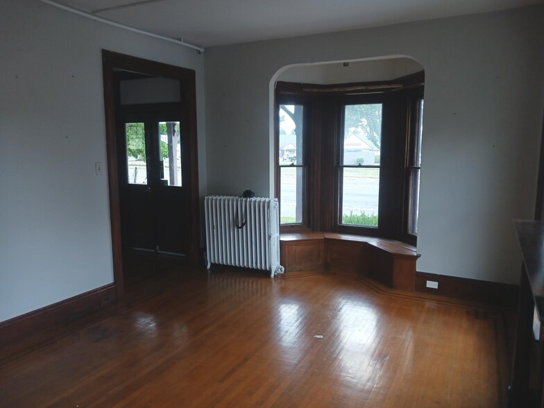 More Photos Of 5870 Easton Rd, Plumsteadville Unknown For Lease