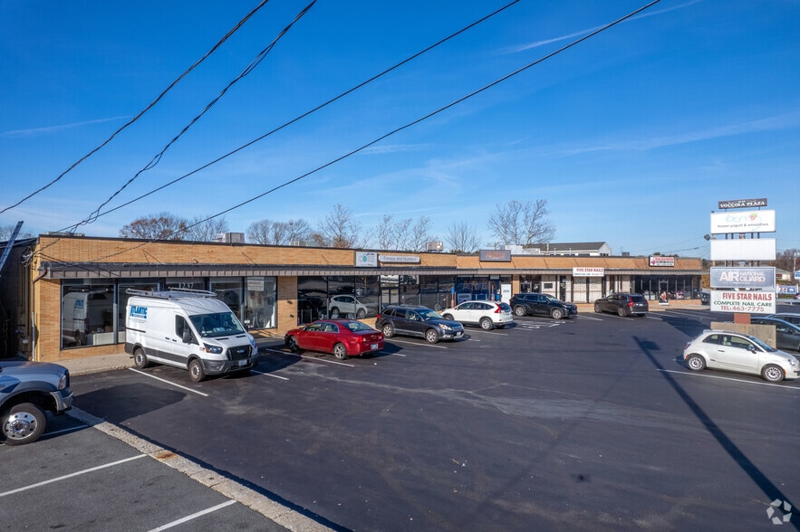 More Photos Of 1235 Oaklawn Ave, Cranston Storefront Retail Office For Lease