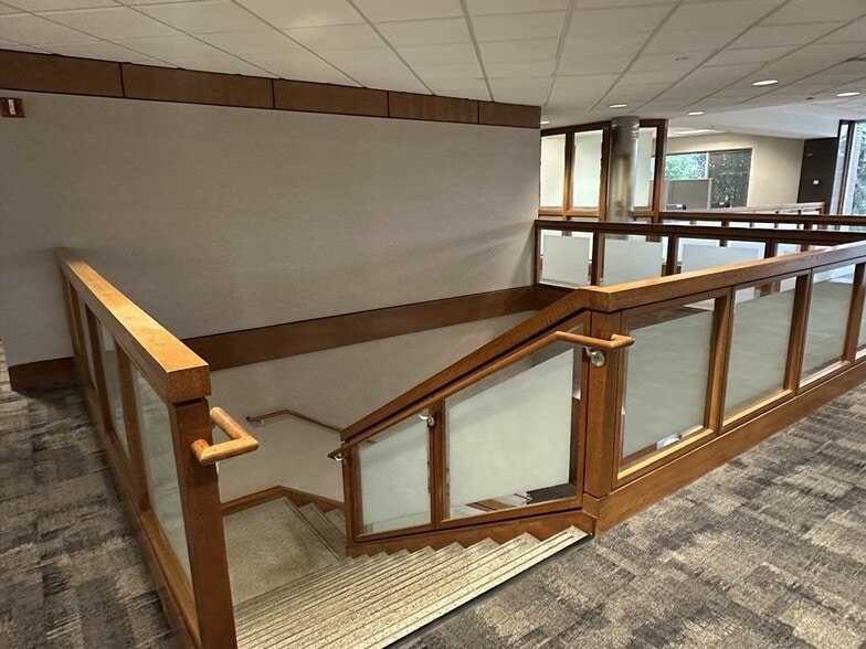 More Photos Of 8330 Allison Pointe Trl, Indianapolis Office For Lease