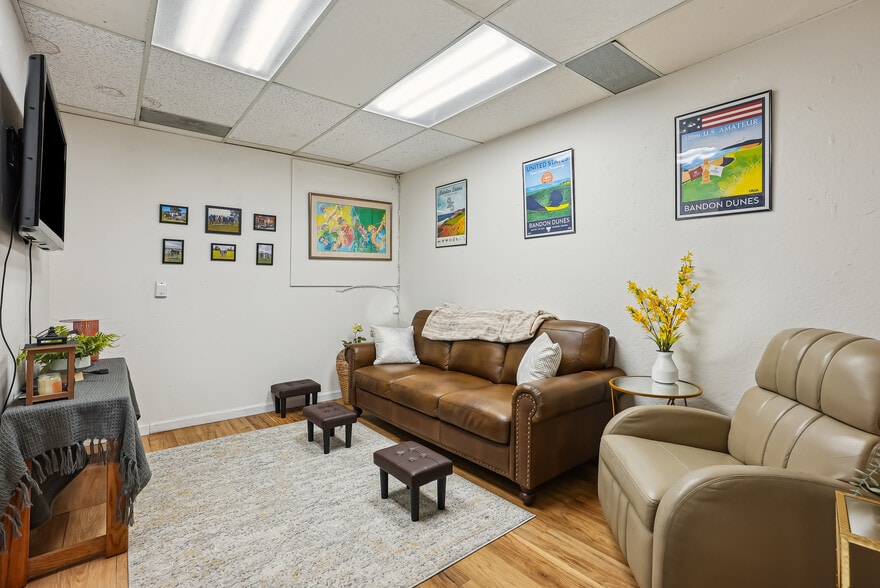 More Photos Of 165 Alabama Ave SE, Bandon Office Residential For Sale