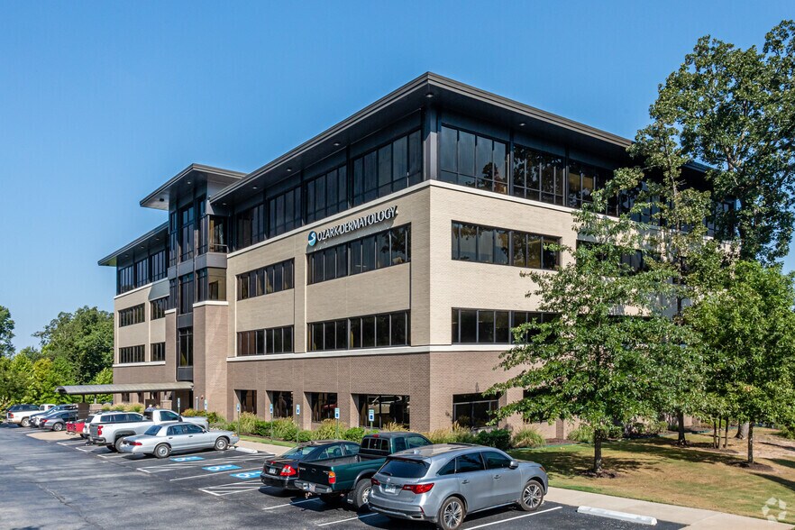 More Photos Of 4375 N Vantage Dr, Fayetteville Office For Lease