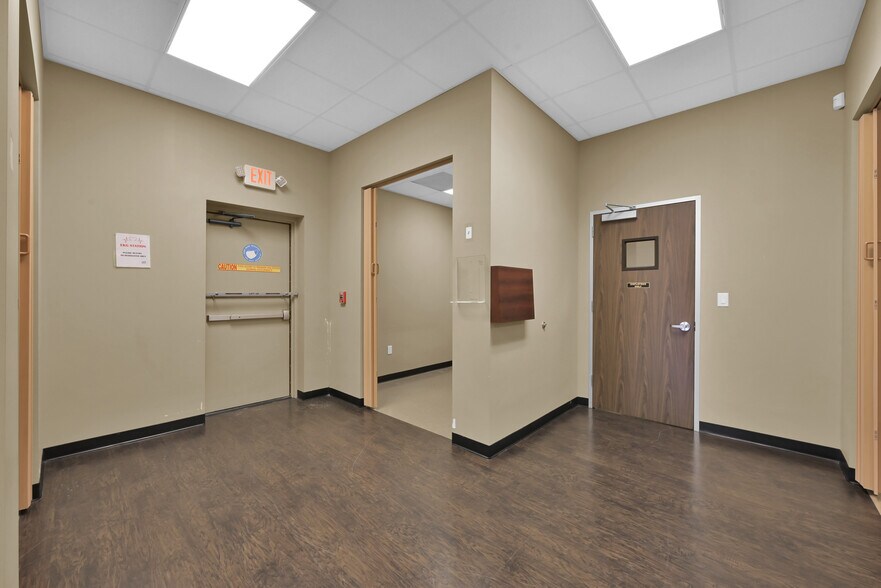 More Photos Of 1126 Rayford Rd, Spring Medical For Sale