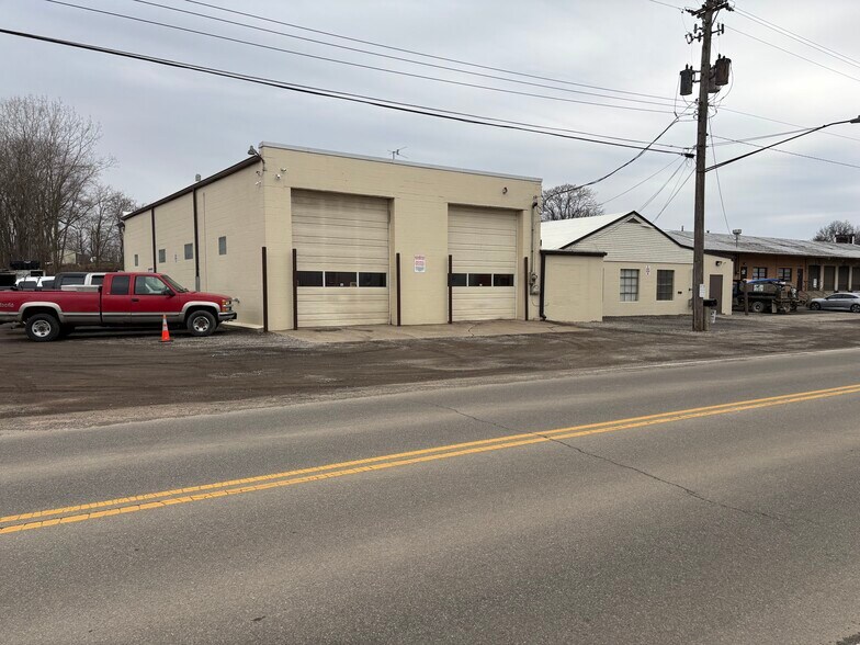 Primary Photo Of 113-115 Smith Ave, Mansfield Truck Terminal For Sale