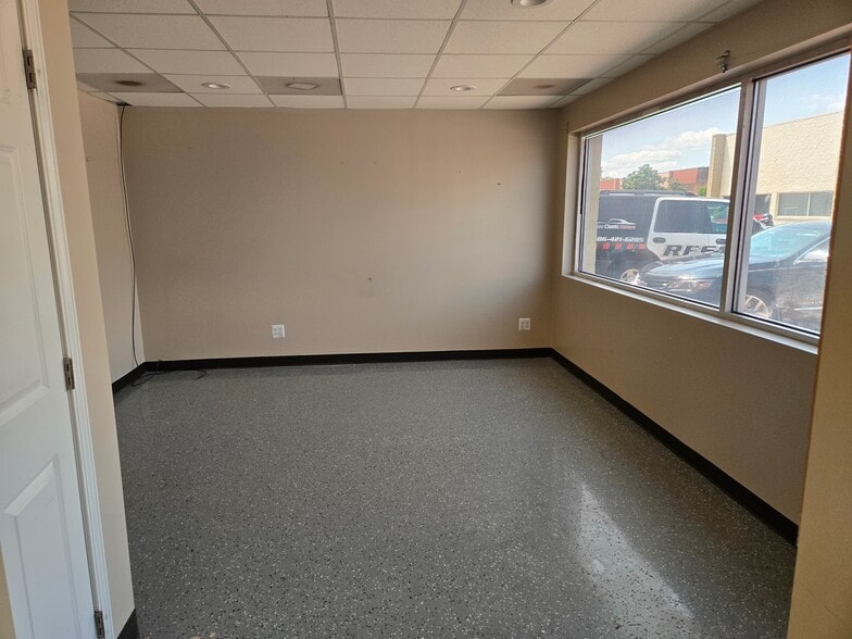 More Photos Of 22693-22711 Morelli Dr, Clinton Township Warehouse For Lease