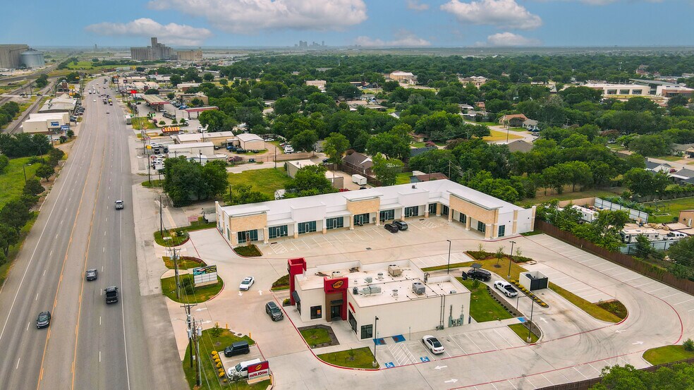 More Photos Of 325 N Saginaw Blvd, Saginaw Storefront Retail Office For Lease