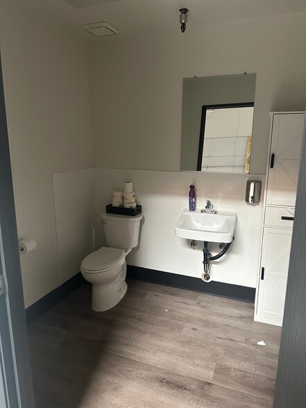 More Photos Of 8460 Red Oak St, Rancho Cucamonga Warehouse For Lease