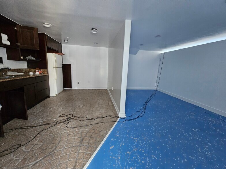 More Photos Of 2652-2662 Honolulu Ave, Montrose Freestanding For Lease