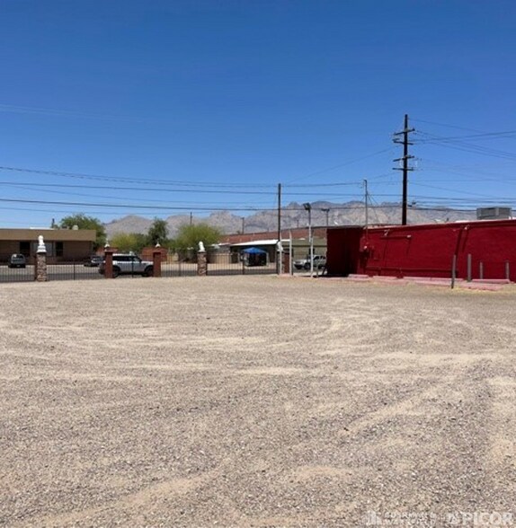 More Photos Of 201 W Fort Lowell Rd, Tucson Freestanding For Sale