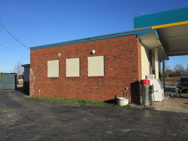 More Photos Of 2301 Lackey St, Lumberton Convenience Store For Sale