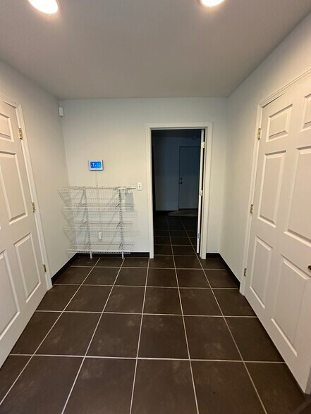 More Photos Of 129 Fairview Ave, Syracuse Flex For Sale