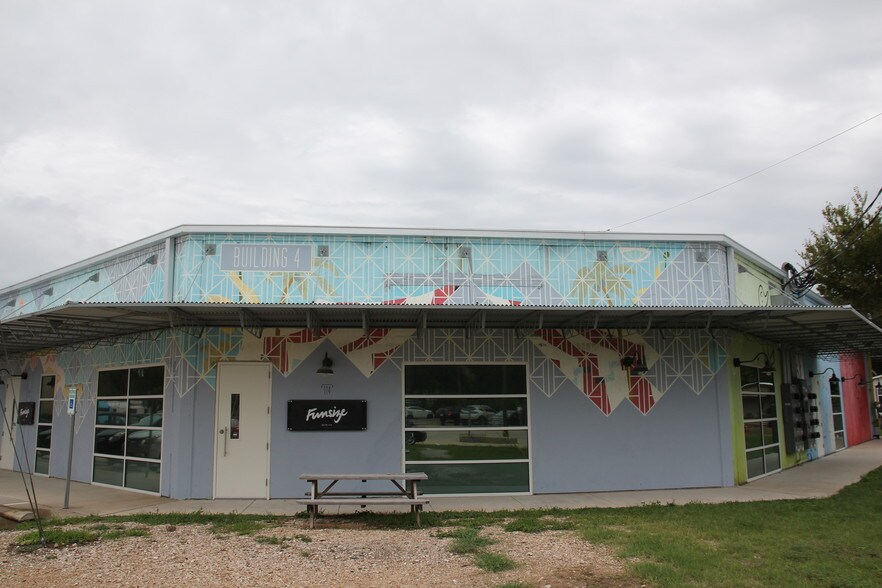 More Photos Of 916 Springdale Rd, Austin Unknown For Lease