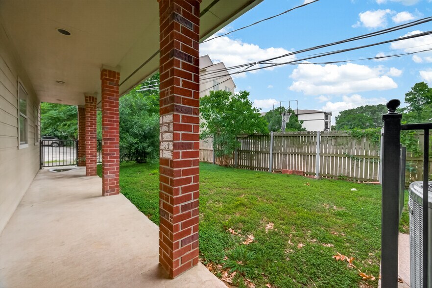 More Photos Of 2223 Dorrington St, Houston Medical For Lease
