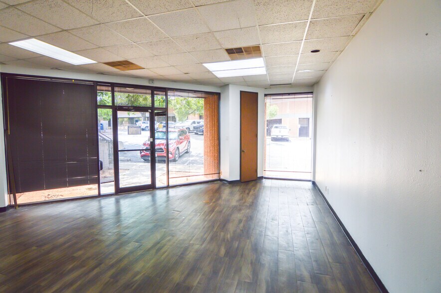 More Photos Of 403 E Ramsey Rd, San Antonio Research And Development For Lease