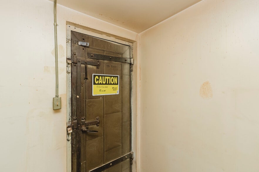 More Photos Of 1560 S Topeka St, Wichita Lodge Meeting Hall For Sale