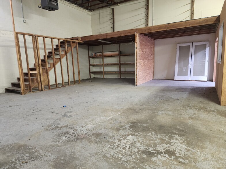 More Photos Of 1501 E Tulare Ave, Tulare Flex For Lease