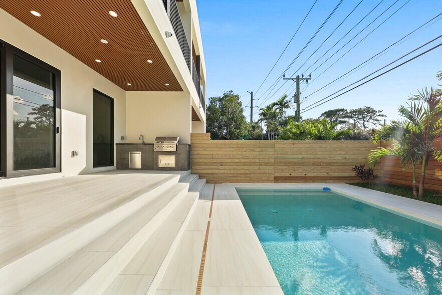 More Photos Of 1321 NE 13th Ave, Fort Lauderdale Multifamily For Sale