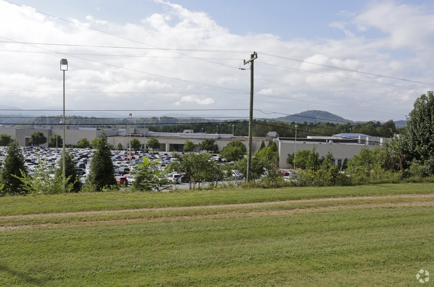 More Photos Of 1605 Curtis Bridge Rd, Wilkesboro Office For Lease