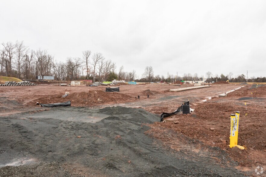 More Photos Of 25575 Pleasant Valley Rd, Chantilly Unknown For Lease