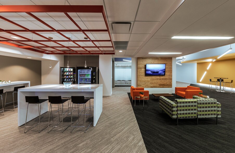 More Photos Of 20 N Martingale Rd, Schaumburg Office For Lease