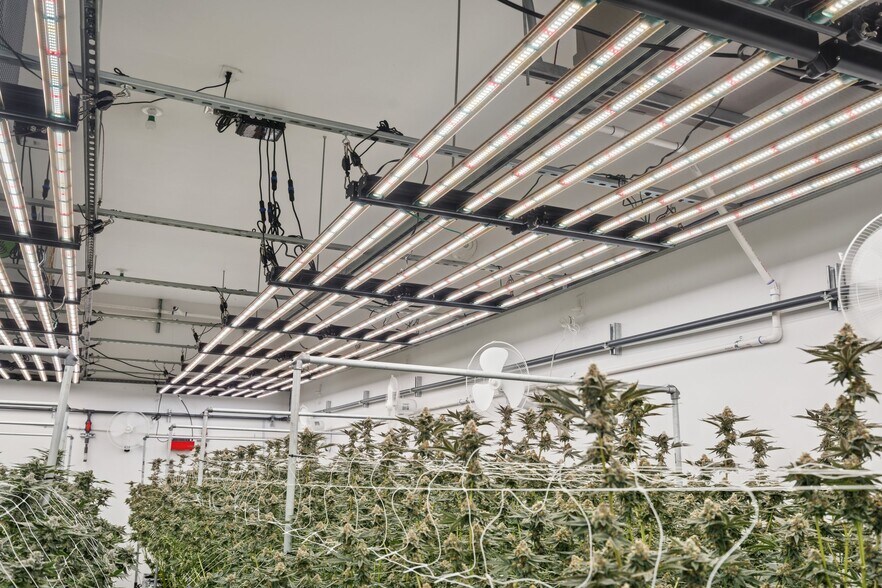 More Photos Of 12217 S Broadway, Edmond Warehouse For Sale